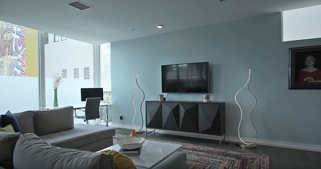 Tour Old West Austin Condo vs. 9 Interior Design Photos