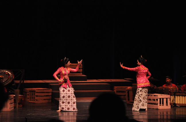 Kesenian Ketoprak Fungsi Hiburan Tontonan Dan Tuntunan Aneka Budaya Indonesia