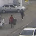Homens são flagrados por câmeras de segurança fugindo com TVs roubadas de loja de departamento, em Pinhais