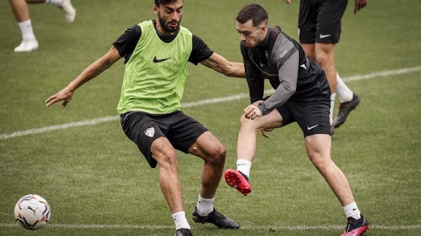 Málaga, sesión con algo de lluvia en la Rosaleda