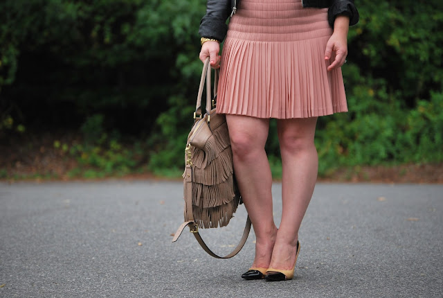 how to wear a pleated skirt, ivanka trump heels