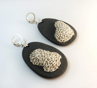 grandes boucles d'oreilles pour femme boucles d'oreilles longues en céramique créateur bijou contemporain minéral végétal organique