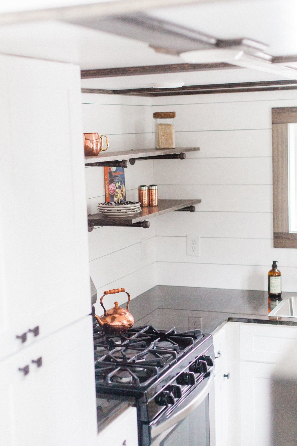 Luxury Spokane Tiny House (339 Sq Ft) [ TINY HOUSE TOWN ]