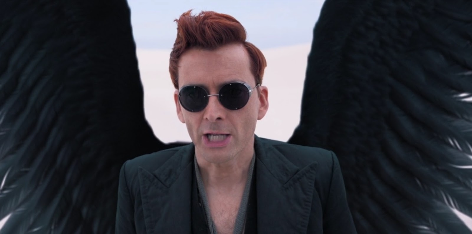 Дэвид теннант благие знамения. Дэвид теннант благие знамения. Кроули актер благие. Кроули актер благие. Благие знамения теннант.