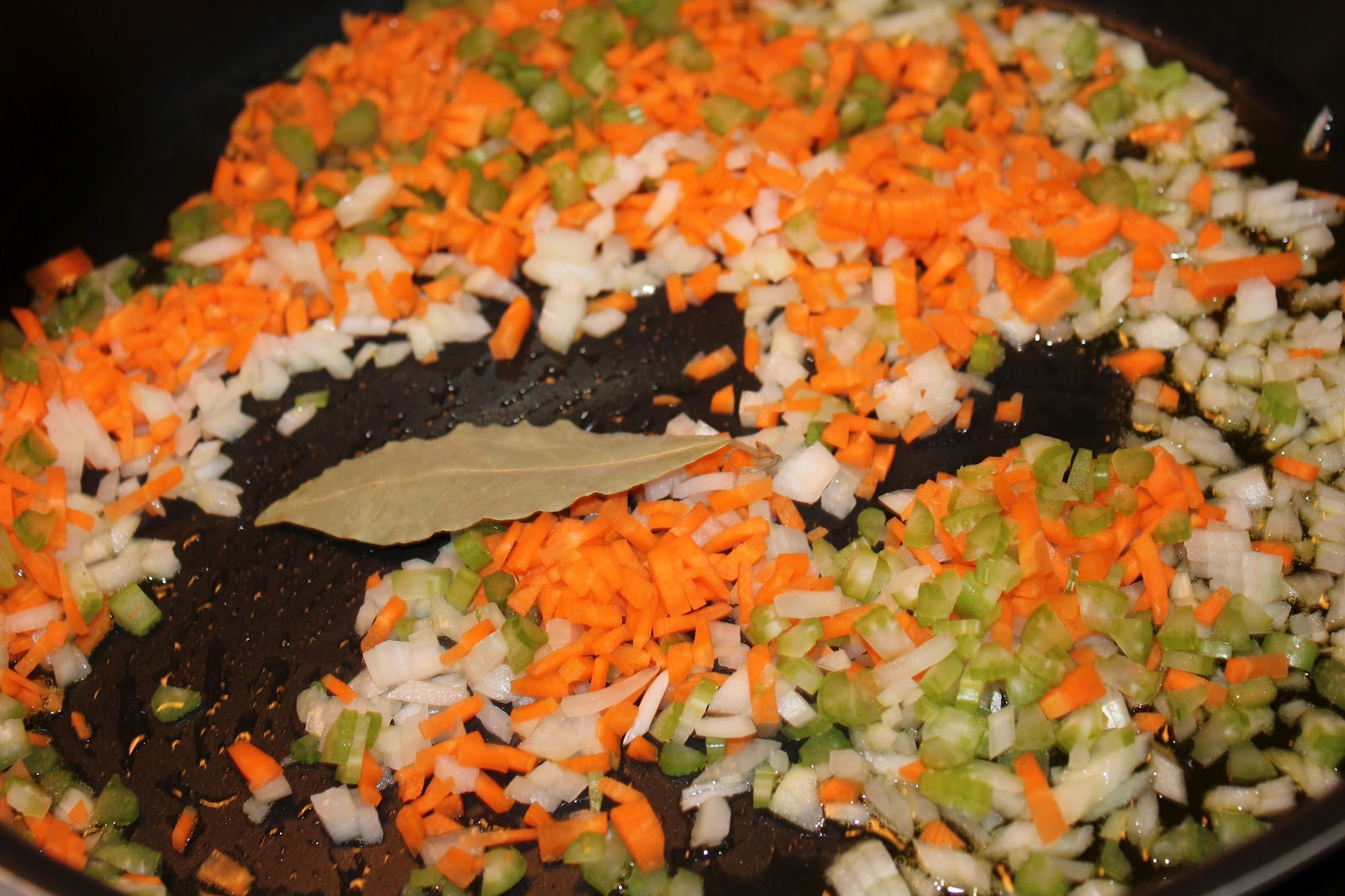 Jen's Food Adventures: Pasta with fresh plum (roma) tomato sauce