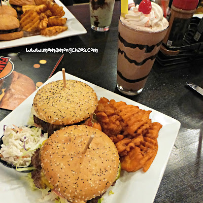 #BloggersDoBurgers, #FamousHamburger, famous, hamburgers, review, restaurant, Dearborn, Michigan, 