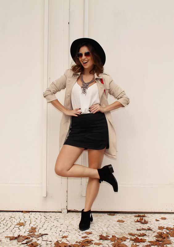 Trench coat feminino e saia curta Trench coat feminino e saia curta