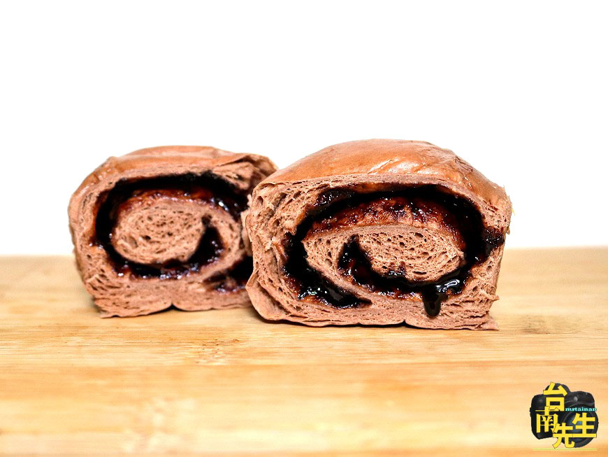 台南手工包子饅頭／新鮮天然酵母培養老麵／低溫發酵72小時以上／嚴選在地天然食材／不使用化學添加物／低糖低油不過度調味