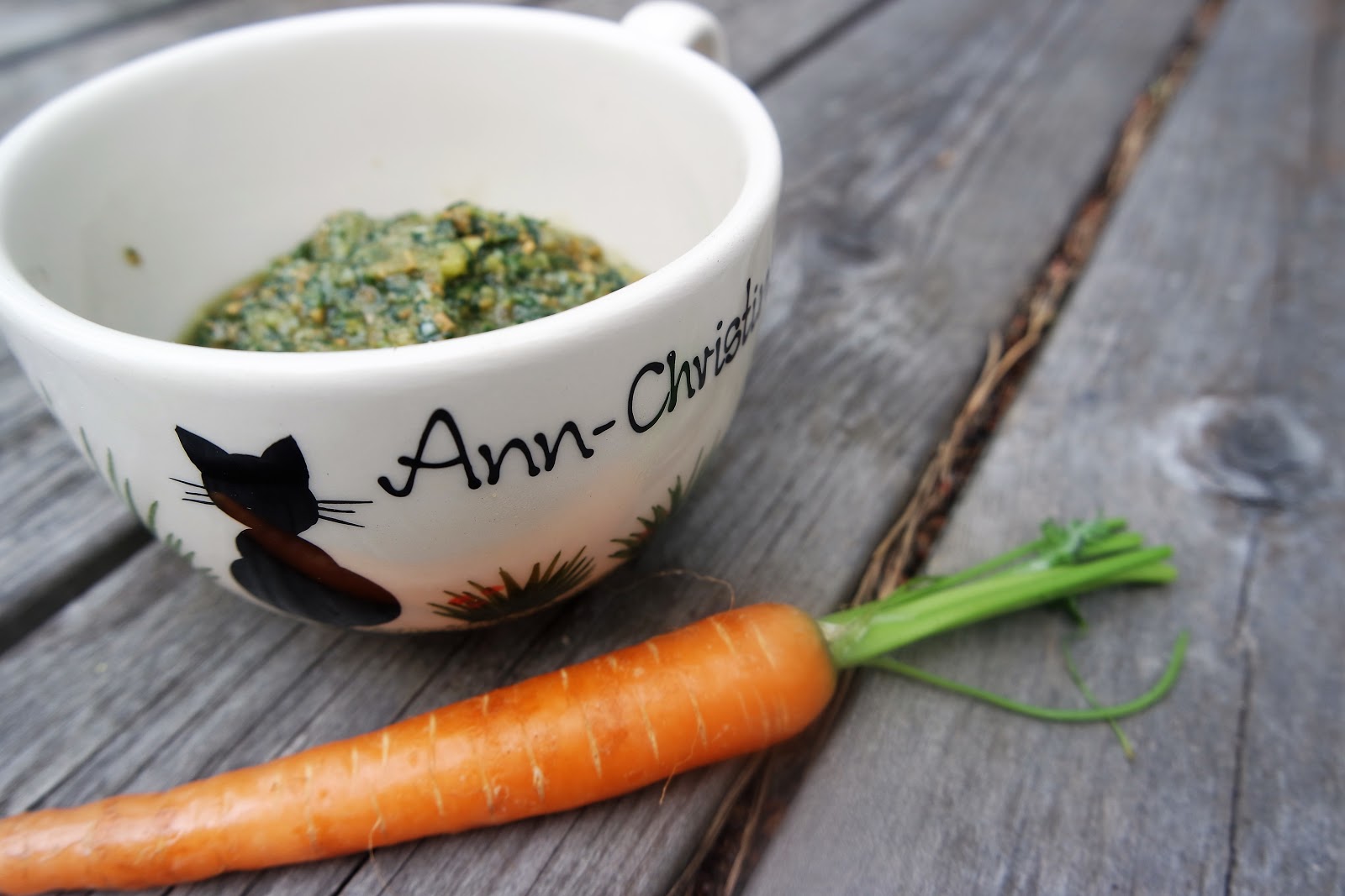 Landebistro Pesto på morotsblast & grillade morötter