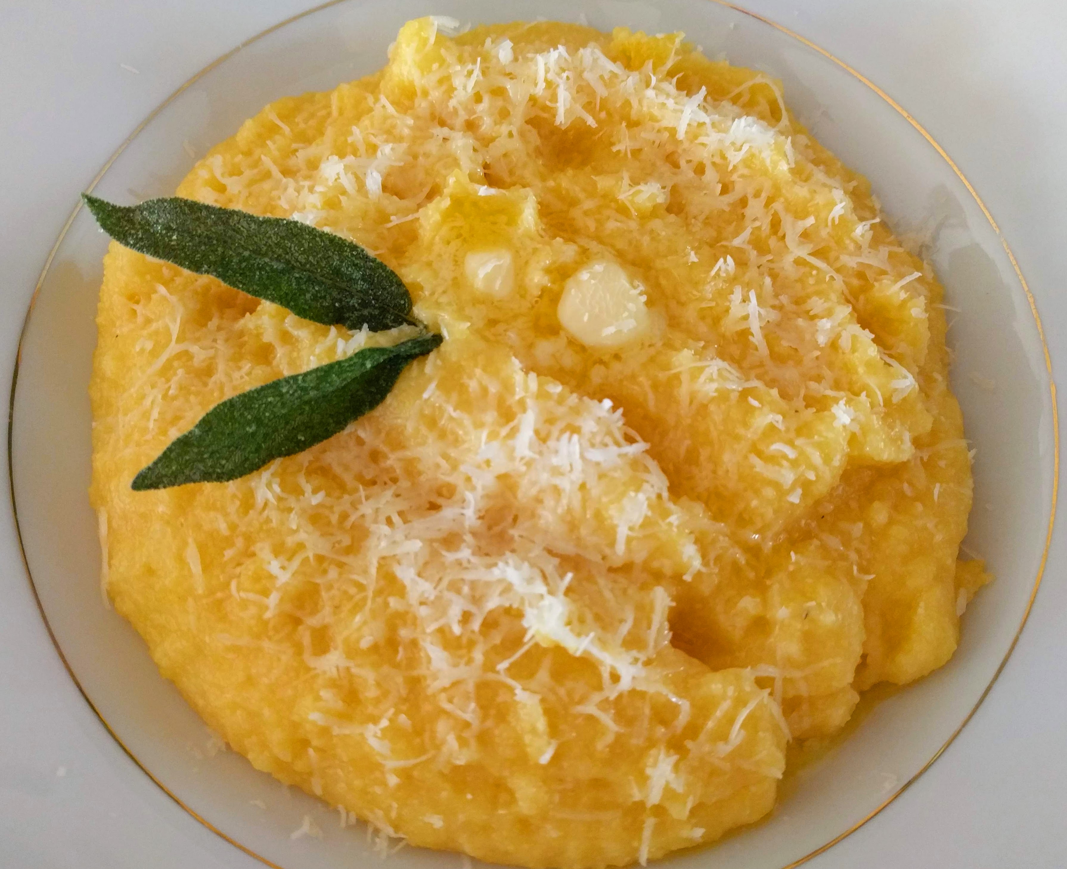 - Cheesy Polenta (Polenta mit Parmesan)