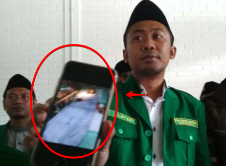 Bukti Kejamnya Politik! Kakek 63 Tahun Dikeroyok dan Disabet Samurai di Sebuah Masjid Bukti Kejamnya Politik! Kakek 63 Tahun Dikeroyok dan Disabet Samurai di Sebuah Masjid