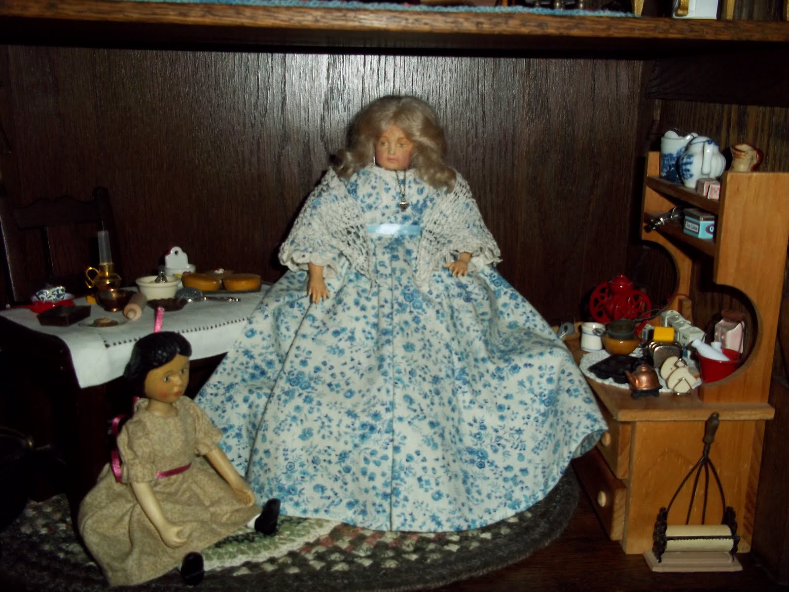 Lady Linda ♡ The Antique Curio aka Doll House!