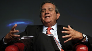 PRIMERO EN ABANDONAR EL "TITAN...OLIMPIC": Presidente de la Asociación de AFP, Andrés Santa Cruz López, renunció durante este jueves.