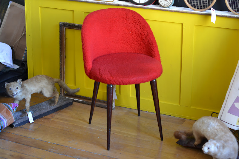 past+present: Chaise moumoute rouge