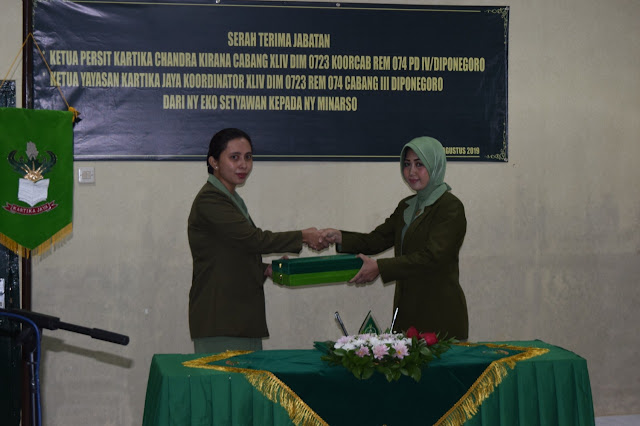 Ketua Persit KCK CabXLIV Sekarang Dijabat Ny Lilik Minarso Ketua Persit KCK CabXLIV Sekarang Dijabat Ny Lilik Minarso