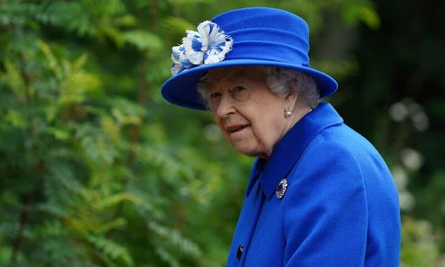 The Queen wore a royal blue velour coat by Stewart Parvin, a matching silk dress. Prince Albert's Sapphire brooch