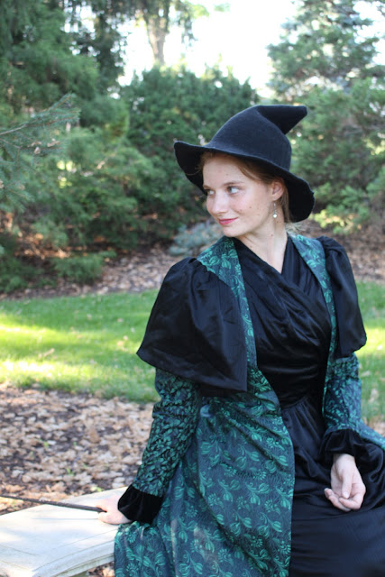 The Sewing Goatherd: The 1895 Minerva McGonagall Tea Gown - Finished!