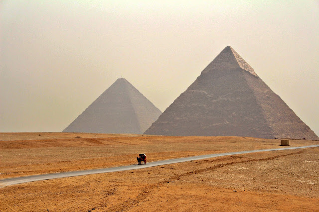 Clarice Capili drives through a road leading to the Pyramid of Giza