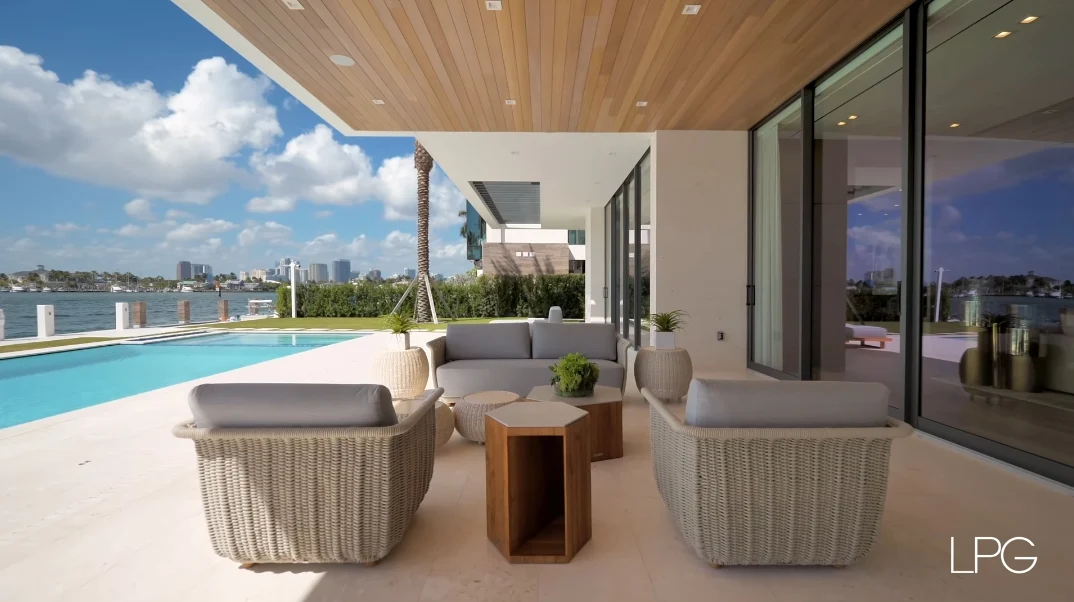 88 Interior Photos vs. 2412 Laguna Dr, Fort Lauderdale, FL Ultra Luxury Modern Mansion Tour