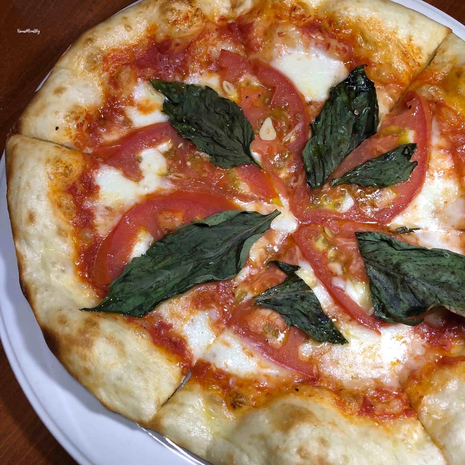 Hawaii Mom Blog Happy Hour at Vino