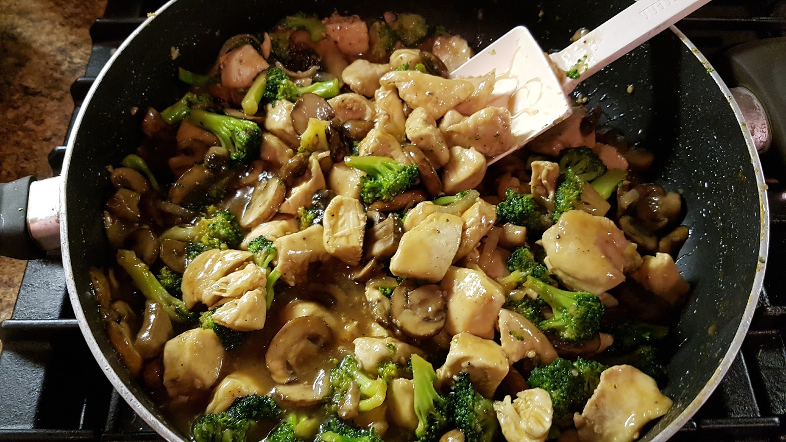 Jenns Random Scraps Chicken Broccoli And Mushroom Stir Fry-9044