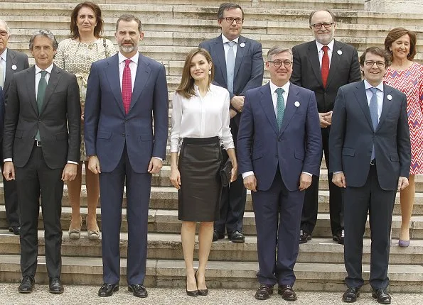 Queen Letizia wore Hugo Boss Sepai leather skirt, Boss blouse, Magrit Leather Pumps, Felipe Varele clutch and Tous pearl earrings