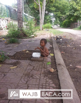 Balita Pengidap Penyakit Kulit Ini Tega Ditelantarkan Orang Tuanya Di Tepi Jalan Tanpa Sehelai Pakaian Balita Pengidap Penyakit Kulit Ini Tega Ditelantarkan Orang Tuanya Di Tepi Jalan Tanpa Sehelai Pakaian