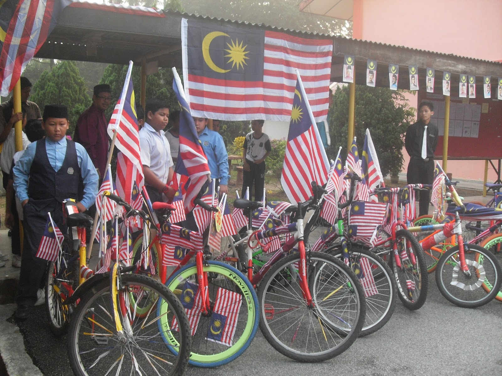 Basikal Berhias Bulan Kemerdekan