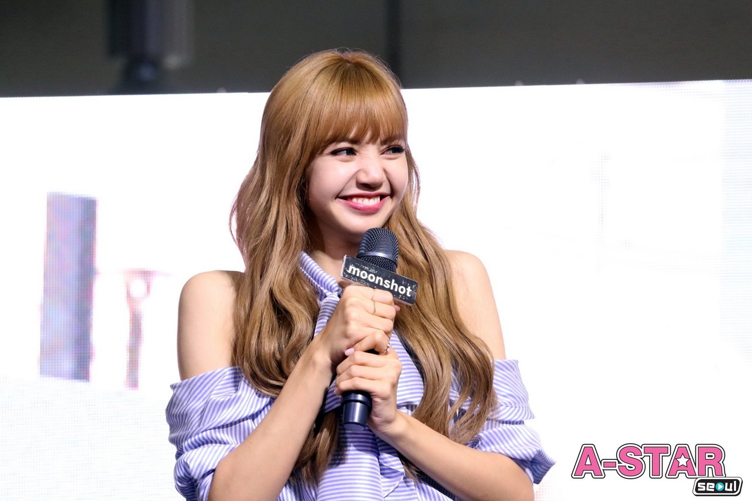 180811 [Photos] Lisa X Moonshot 1st Fansign Event in Thailand Day 1