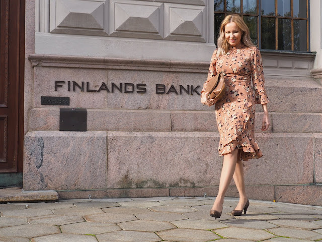Oasis Finland Loganberry Kukkamekko, Business Woman Helsinki