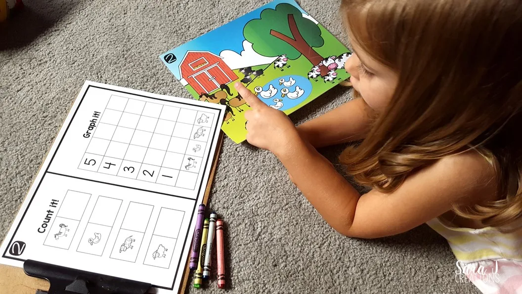 Farm counting and graphing is a fun introduction to graphing for preschoolers.  Grab your freebie now!