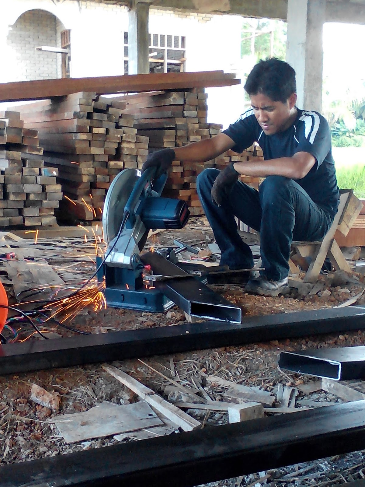 Perkongsian Ilmu Logam Dan Kayu