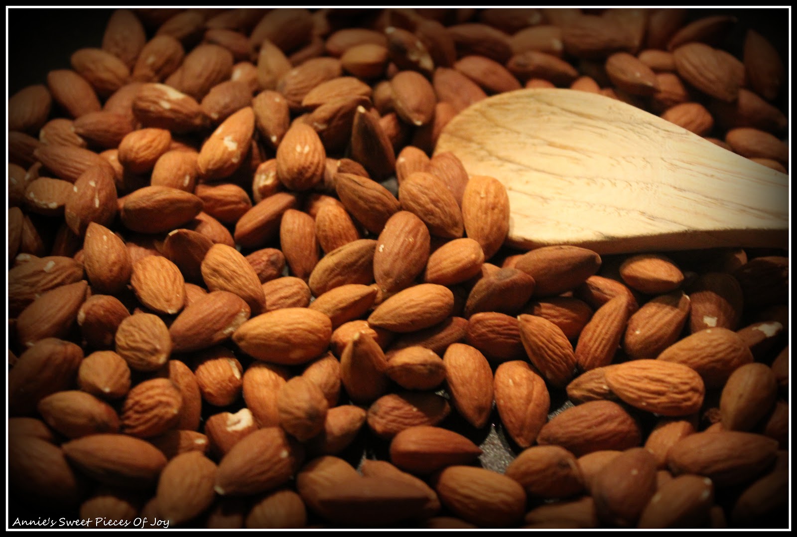 Кантучини- хрупкави италиaнски бишкоти с бадеми