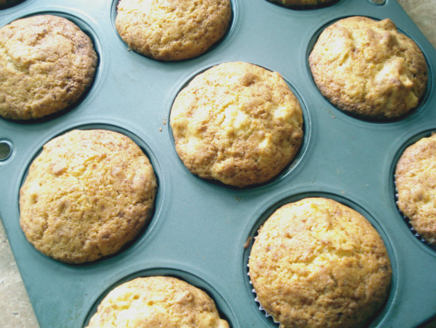 Apple and orange muffins by Laka kuharica: Cool muffins on wire rack