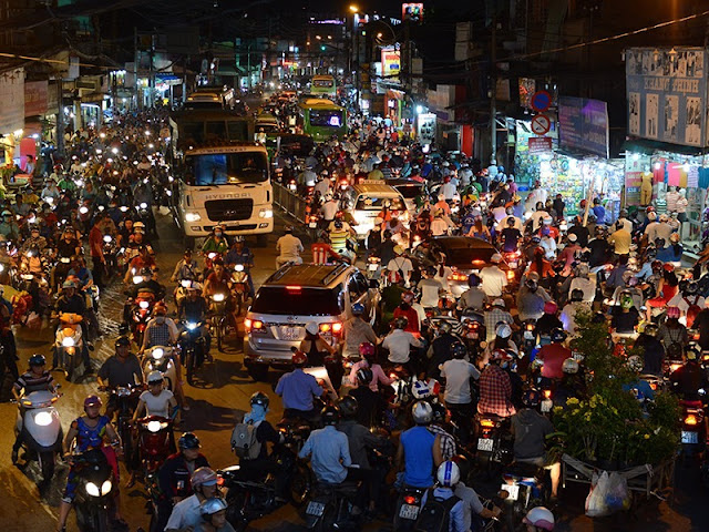 Bộ GTVT đề xuất xe máy phải bật đèn suốt cả ngày, học theo các nước có sương mù?