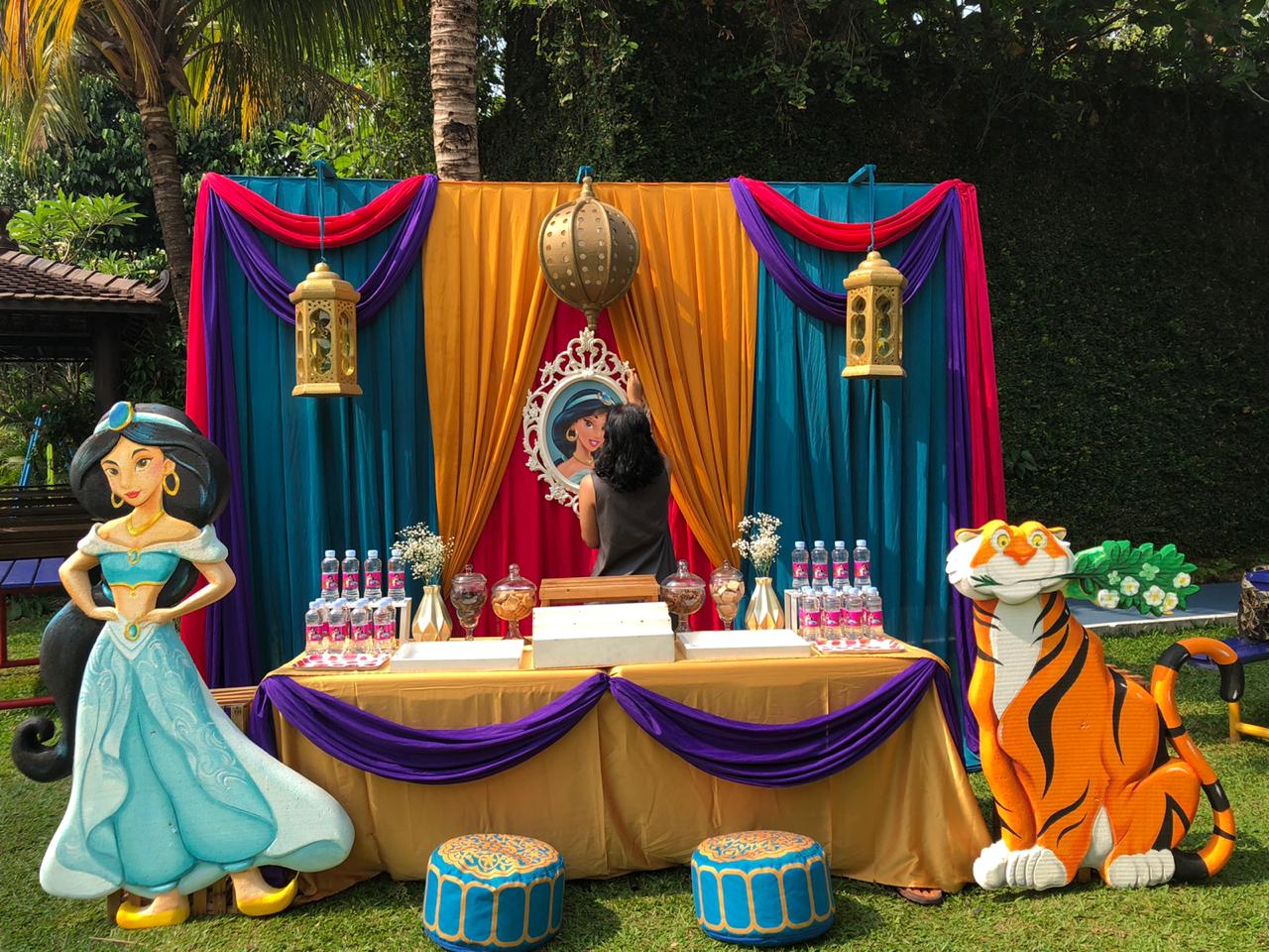 A Whole New World With Jasmine And Rajah