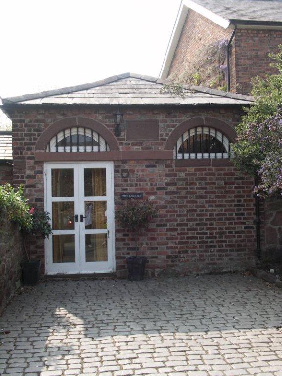 Roy's blog CHESHIRE. Lockups at Farndon, Farnworth and Kelsall.