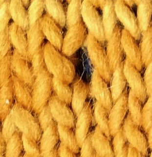 Mysterious elongated hole in knitting TECHknitting.com