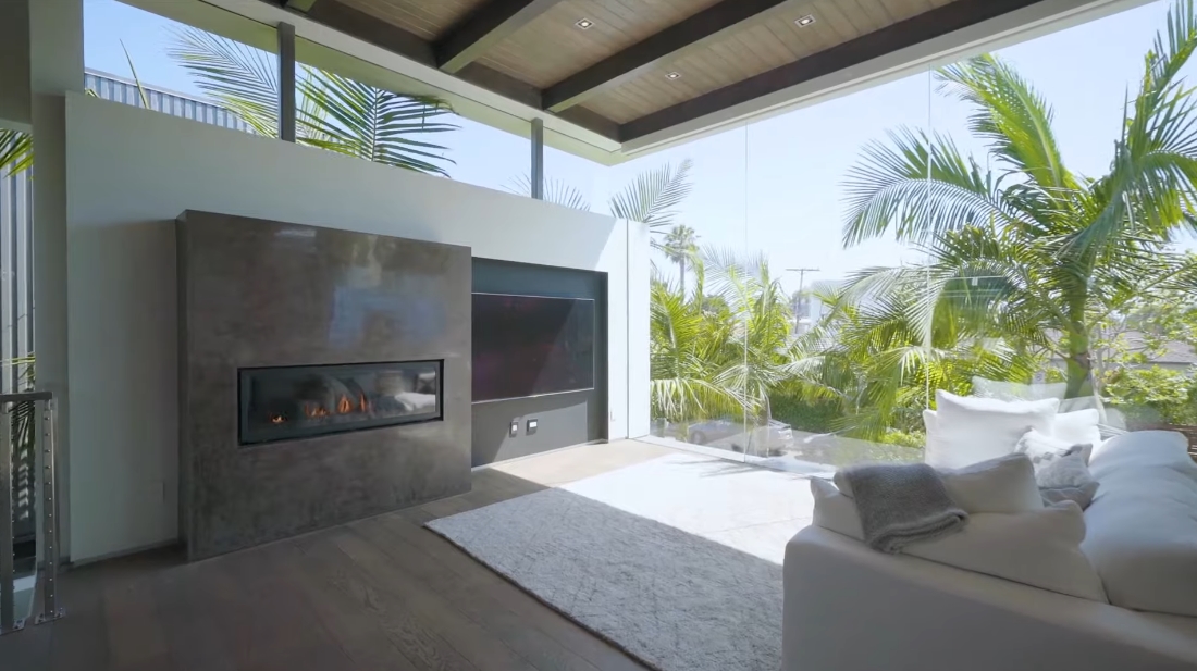 Tour 248 Bernard Ave, Venice, CA vs. 33 Interior Design Photos