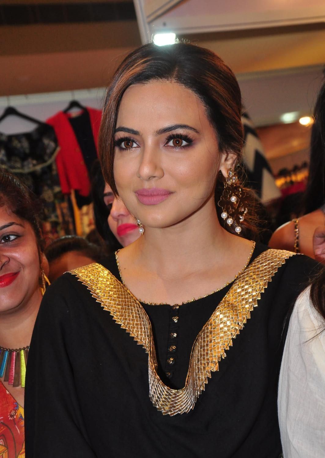 Sana Khan Looks Gorgeous In Black Dress At The Akritti ELITE Exhibitions In Hyderabad