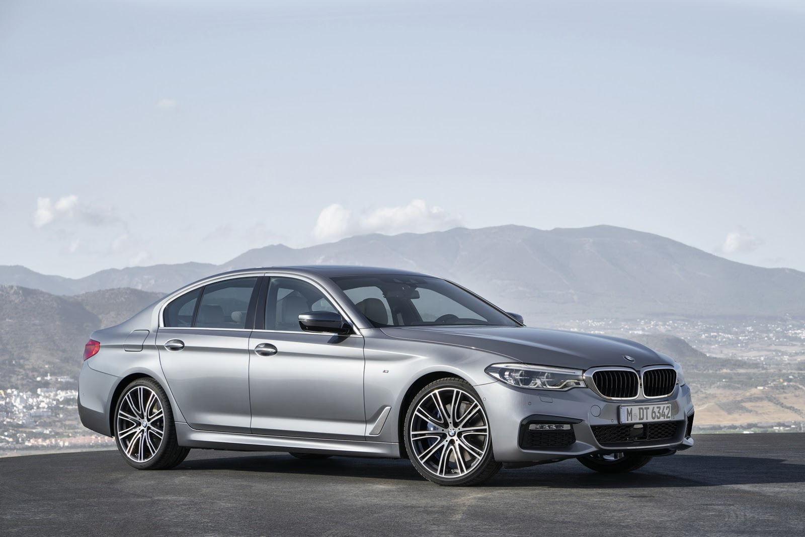 2017-BMW-5-Series-17.jpg