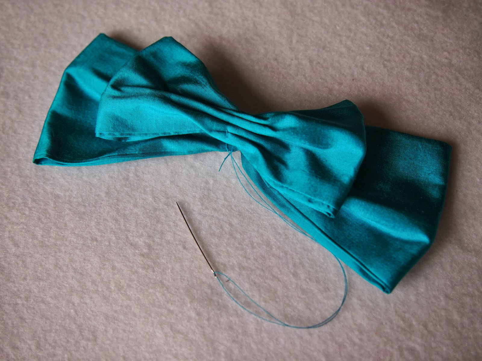 Nightingale & Dolittle How to make a bow fascinator