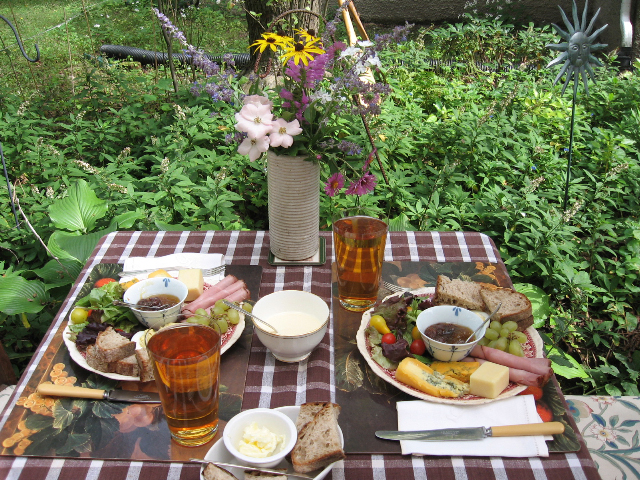 Cottage Industry: Pub Lunch in the Garden