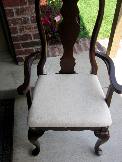 3 Little Chicks: Kid-Friendly Dining Room Chair Makeover