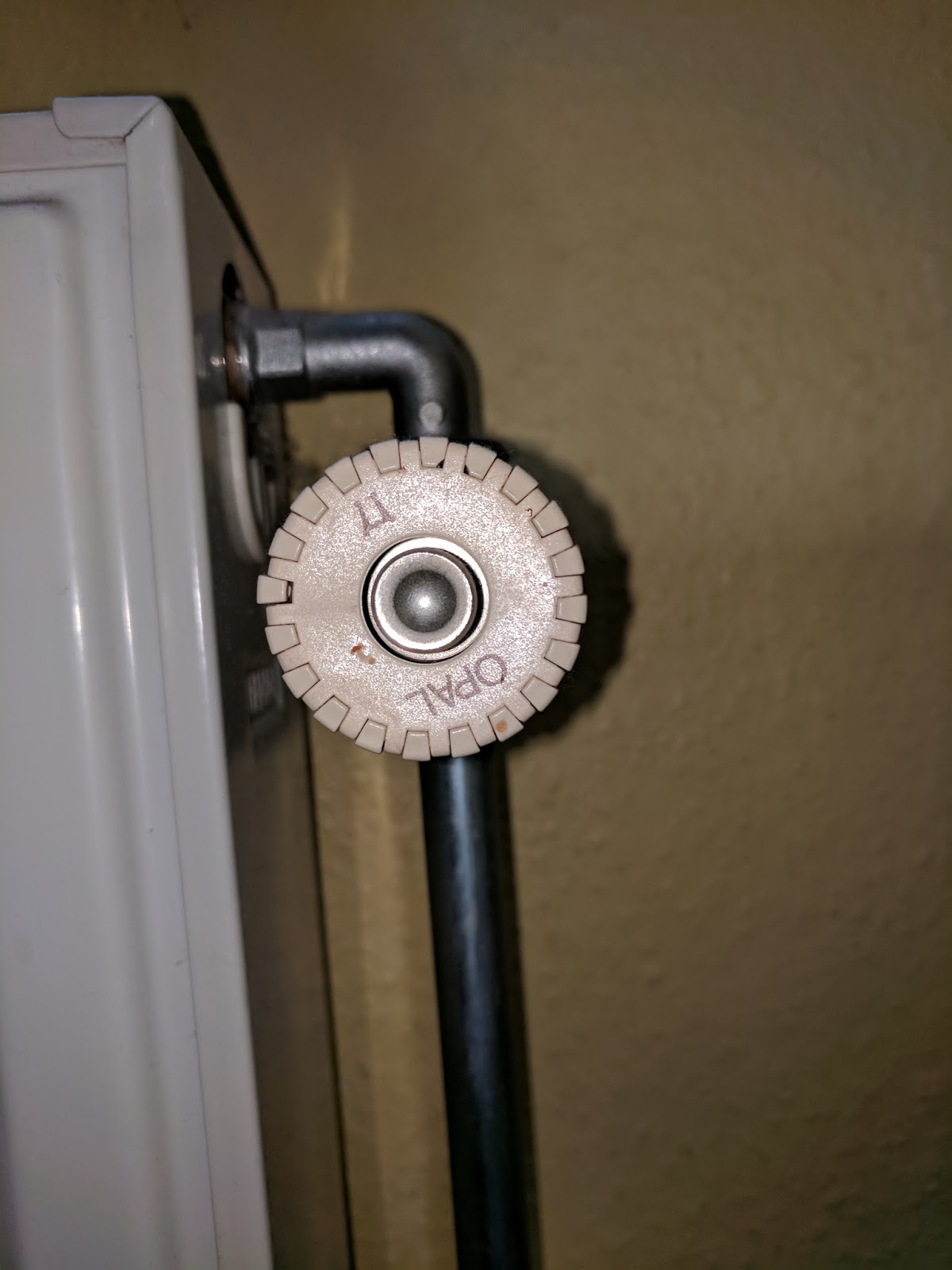 Smartes Heizkorper Thermostat Von Tado Mit Opal Heizkorperventilen