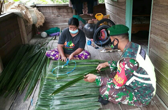 Pererat Silaturahmi, Babinsa Andi Hakim Lakukan Komsos dengan Ibu Rumah Tangga Pererat Silaturahmi, Babinsa Andi Hakim Lakukan Komsos dengan Ibu Rumah Tangga