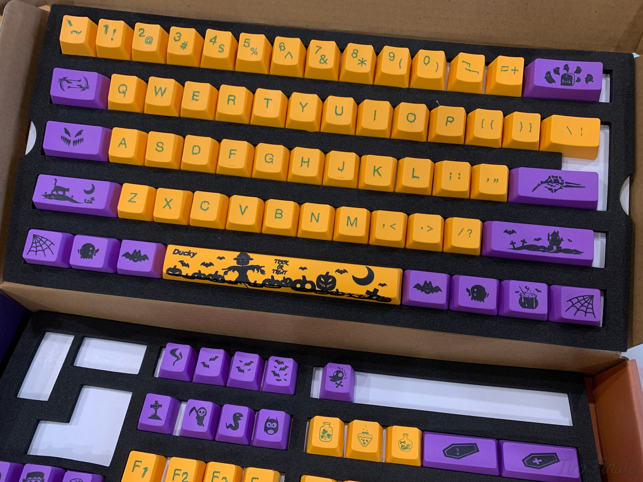 Ducky Halloween Theme Keycaps Review
