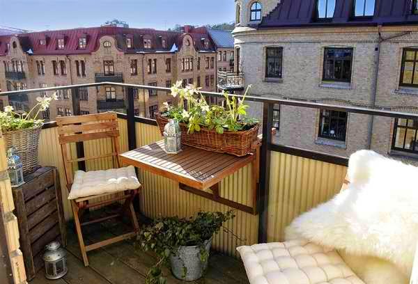 How to decorate A small Balcony ?