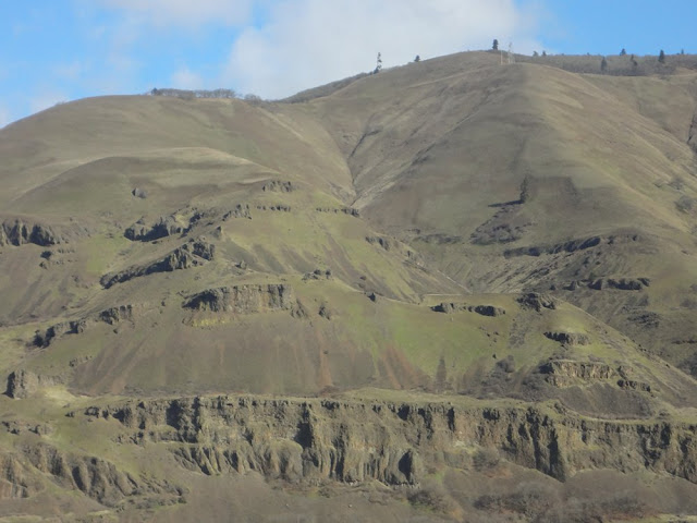 hills in oregon desert