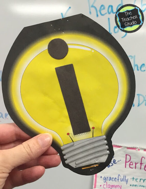 Creating dynamic bulletin boards doesn't need to be expensive or hard. Check out this easy bulletin board tip and try it with your next teaching unit! Electricity unit, teaching electricity, electricity lessons, bulletin board ideas